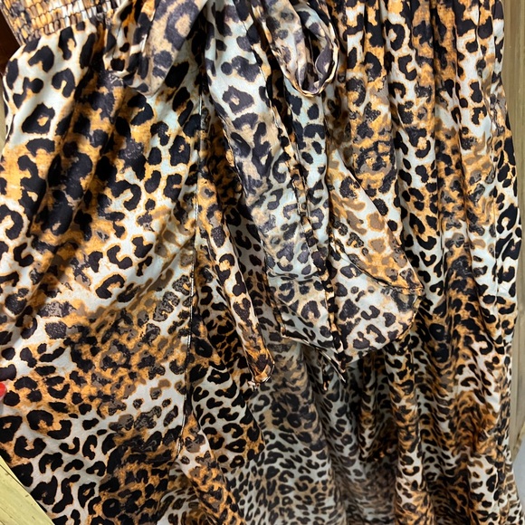 Animal print/ polyester. Size M/L. Ties at waist. Ankle length. - Picture 2 of 5